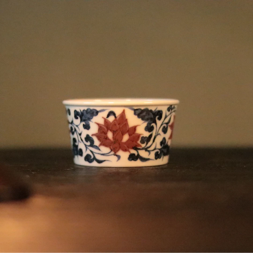 【畅怀堂】青花釉里红缠枝莲唇口杯