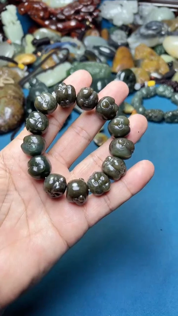 和田玉未镶嵌把件-