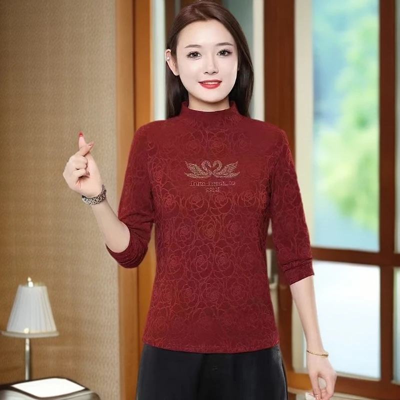 C568#时尚提花天鹅烫钻打底衫（均码. 90~130斤）