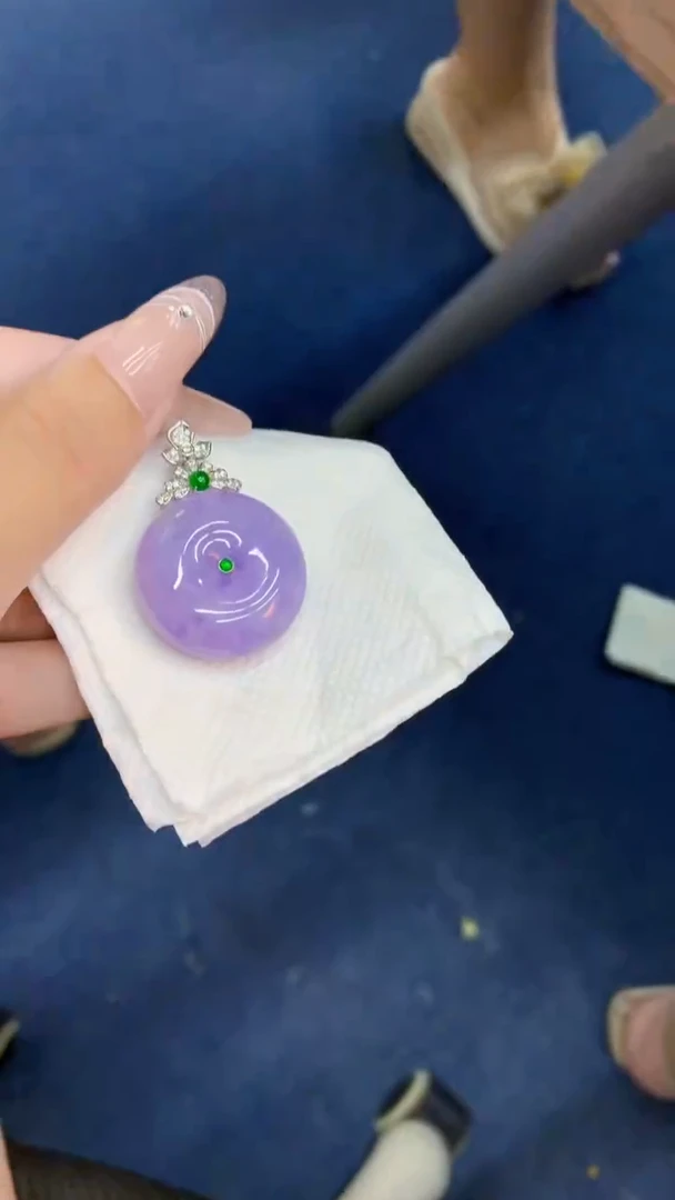 颈饰18K金镶嵌翡翠晴***^1