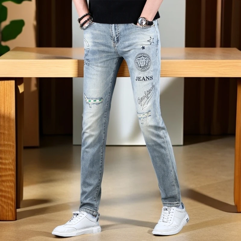 维斯克纳潮牌浅蓝破洞牛仔裤男春夏季新款修身小脚显瘦男士长裤子