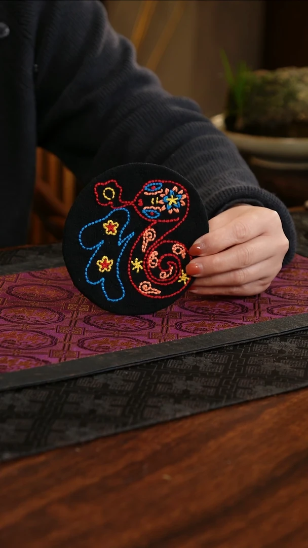 【闪购商品】织绣福蛇圆形杯垫B款