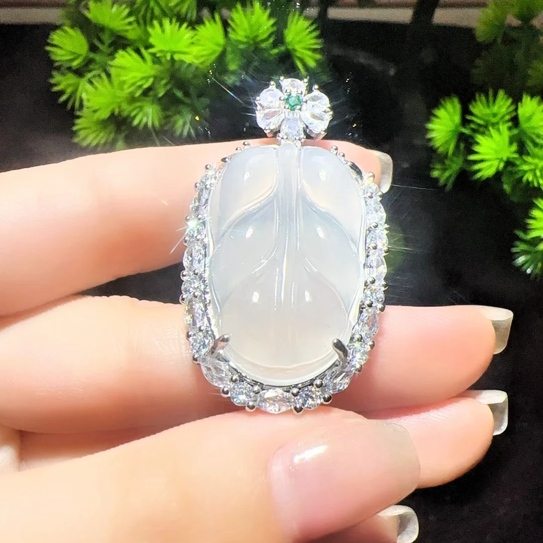 珠宝玉石高冰镶嵌大树叶吊坠时尚气质金枝玉叶吊坠玉髓项链