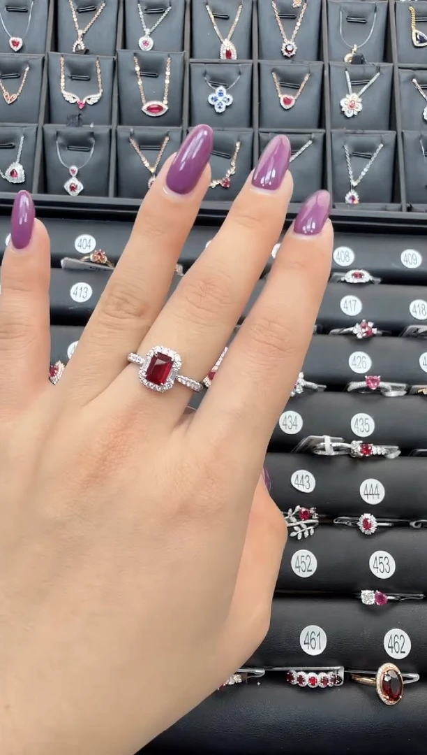 18K金镶嵌戒指红宝石主石1.25克拉