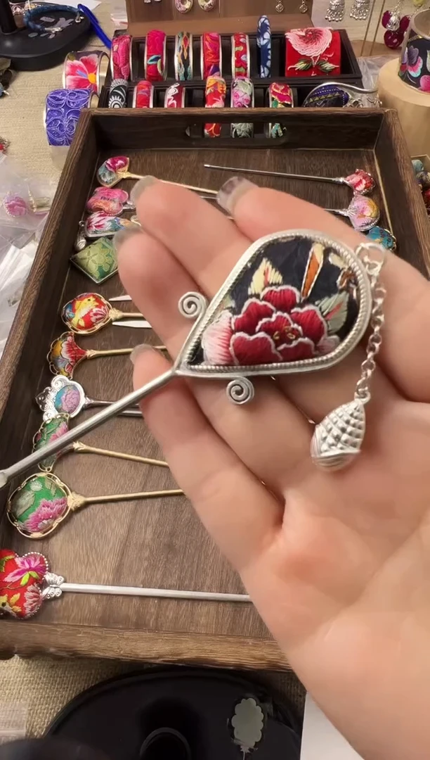 【闪购商品】织绣民族风老绣饰品019