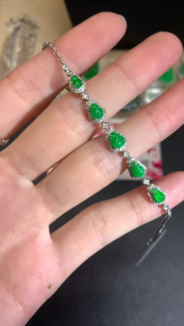 【闪购商品】翡翠手链18K金镶嵌葫芦【无服务费】