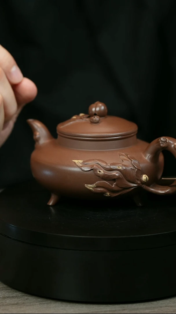 茶壶紫砂胜****售H2234周卓琴三足贴叶寿桃炉鼎