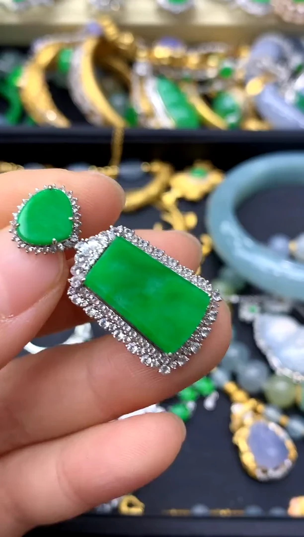 颈饰18K金镶嵌翡翠410-中国好珍宝