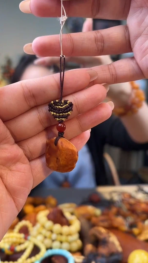琥珀颈饰未镶嵌吊坠