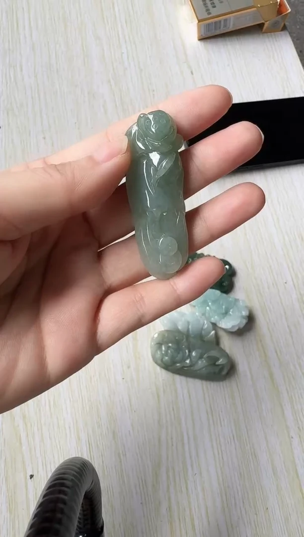 颈饰未镶嵌翡翠A货八方来财