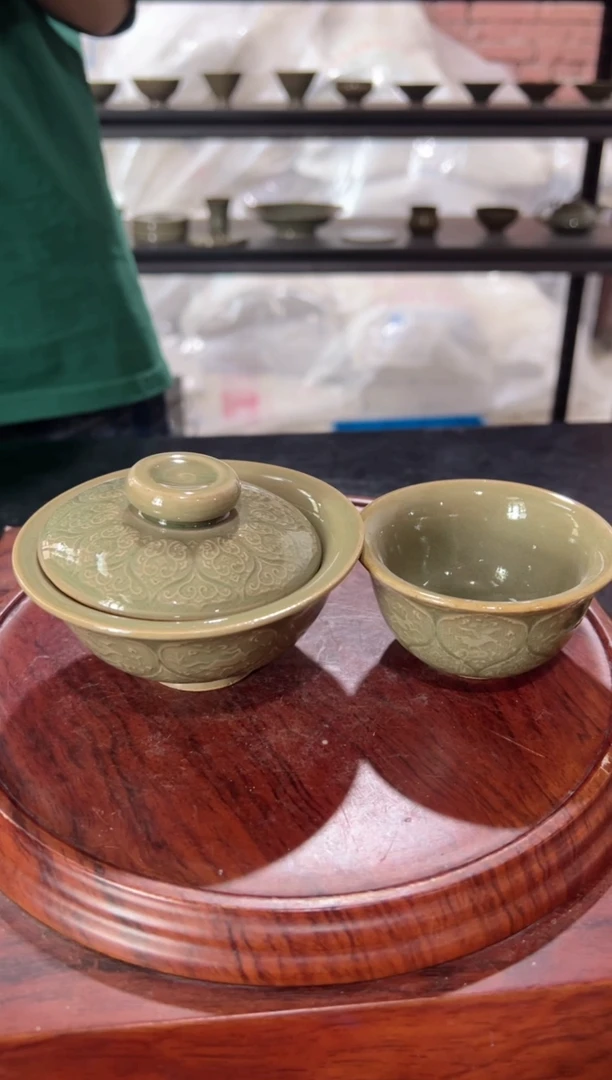 微瑕耀州窑青瓷鸳鸯莲瓣纹盖碗+鸳鸯小杯