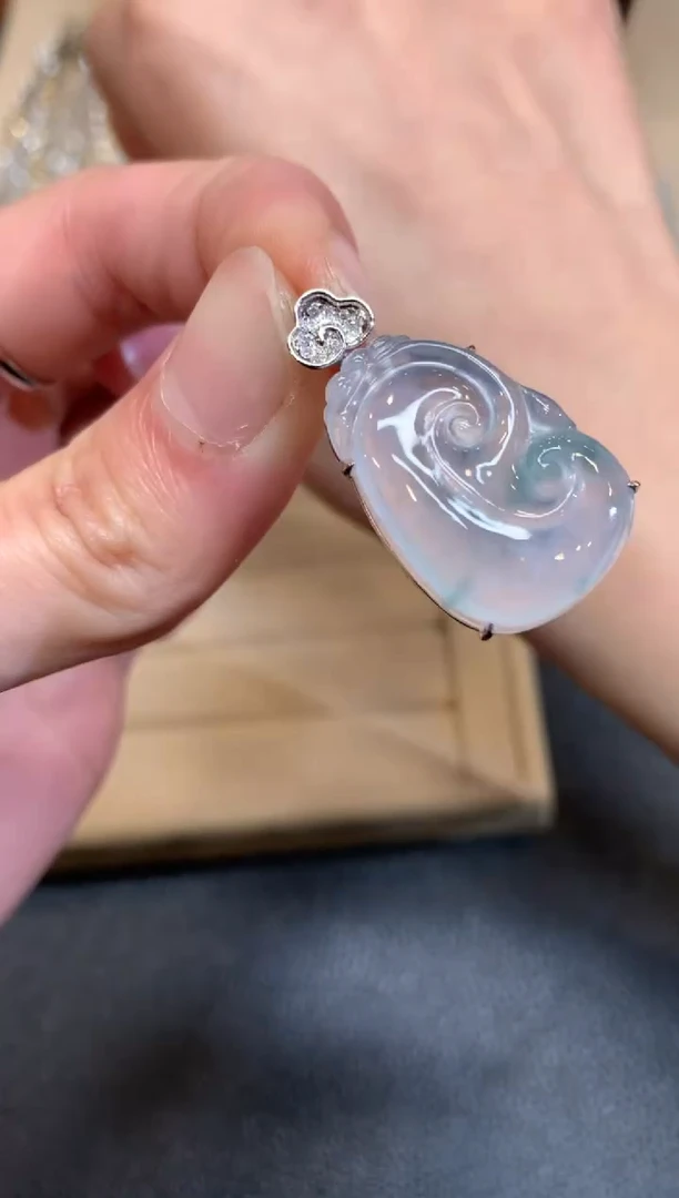 【闪购商品】翡翠颈饰18K金镶嵌如意【无服务费】