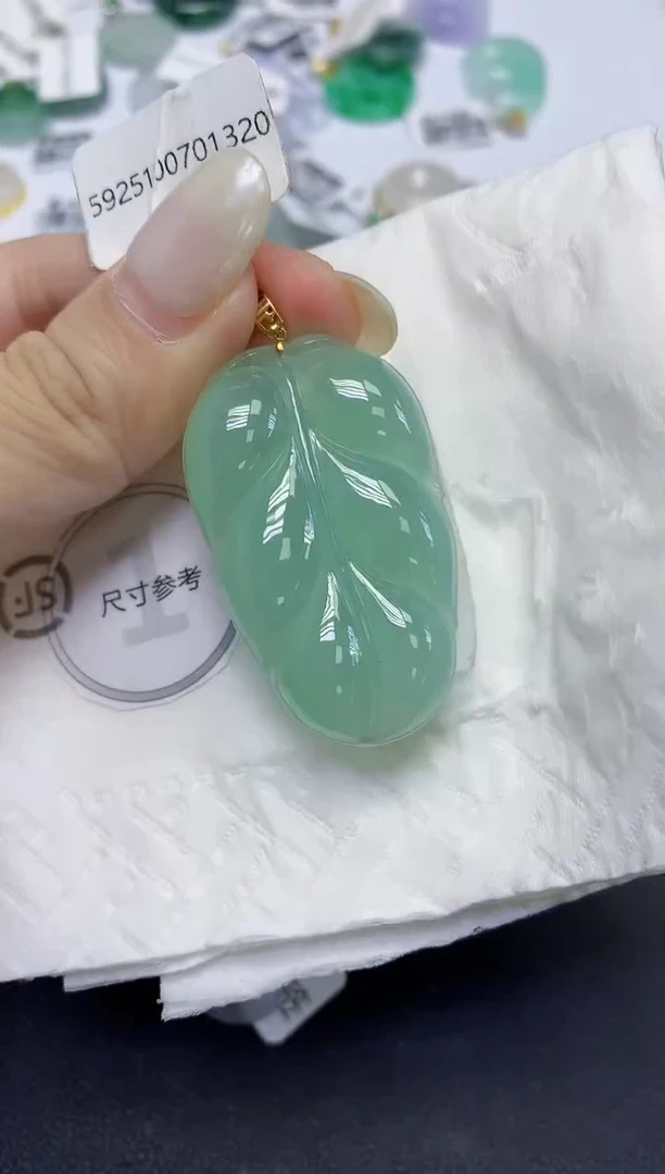 颈饰18K金镶嵌翡翠天然缅甸翡翠A货多样性发一件