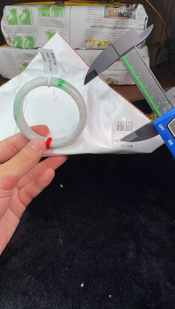 未镶嵌定制翡翠5067毛货不退不换  60-61圈