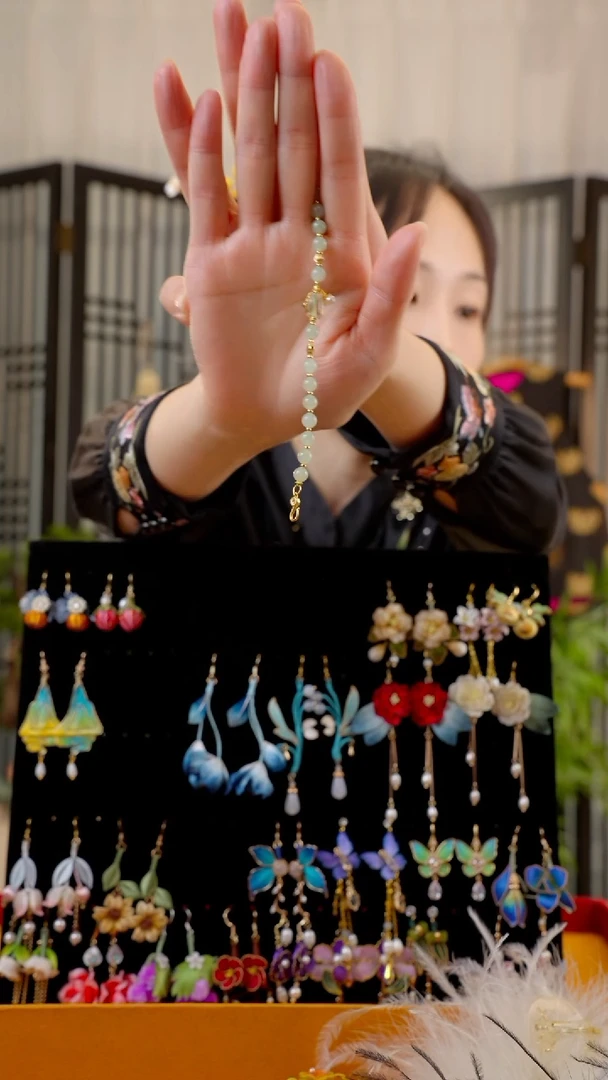 织绣蓝**薯非遗苏绣绒花手工饰品