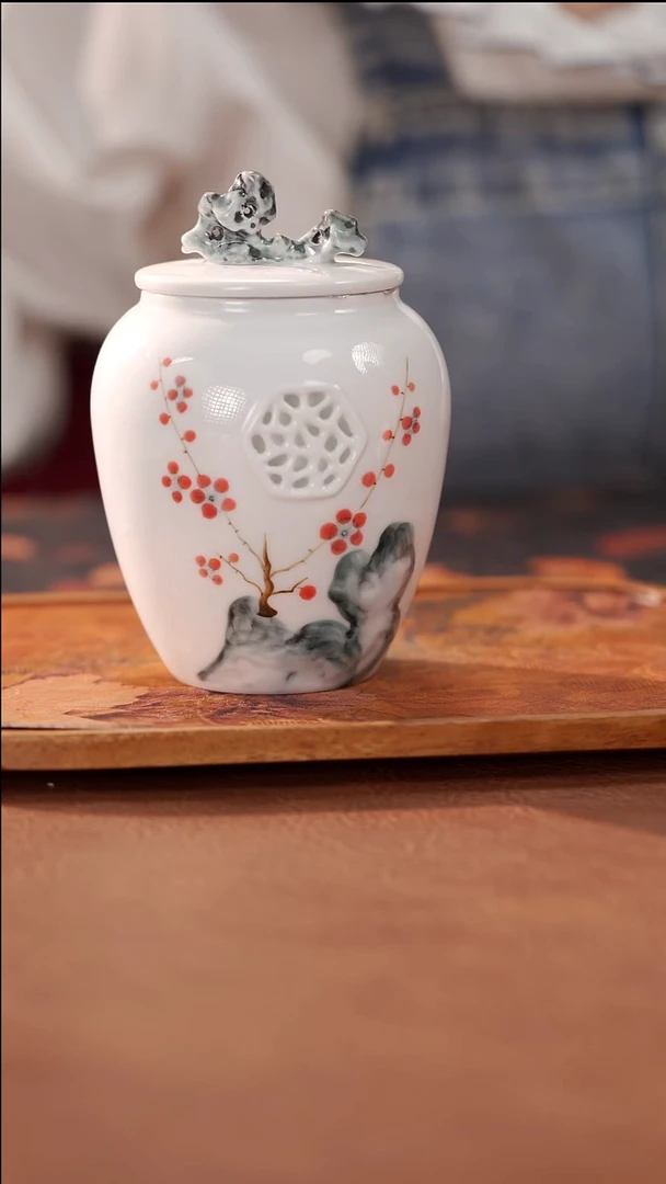 太湖石手绘开窗茶叶罐