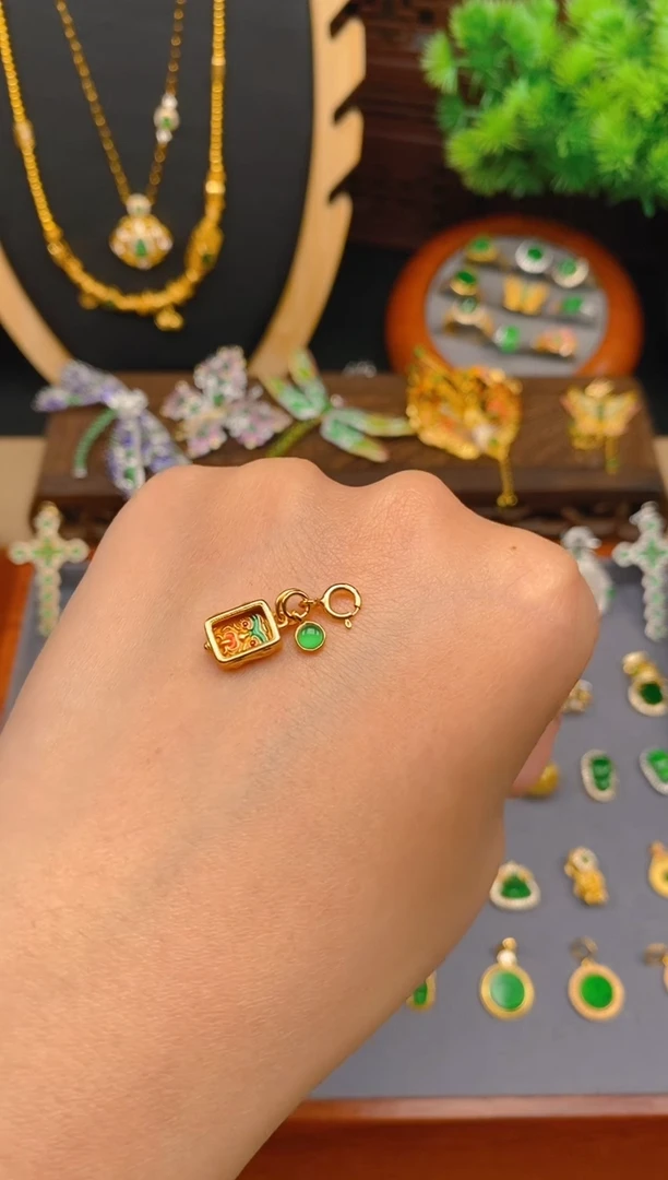 【闪购商品】翡翠吊坠(不含链)银S925镶嵌扎吉拉母