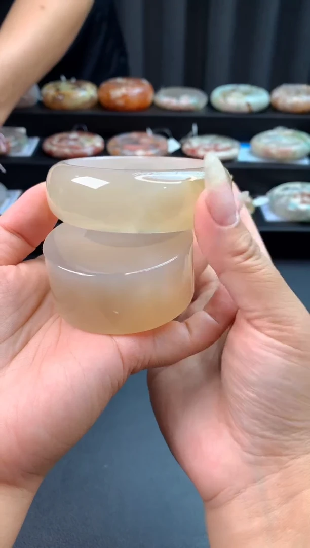 未镶嵌手镯石英质玉（58圈口）赠送镯心 无证书