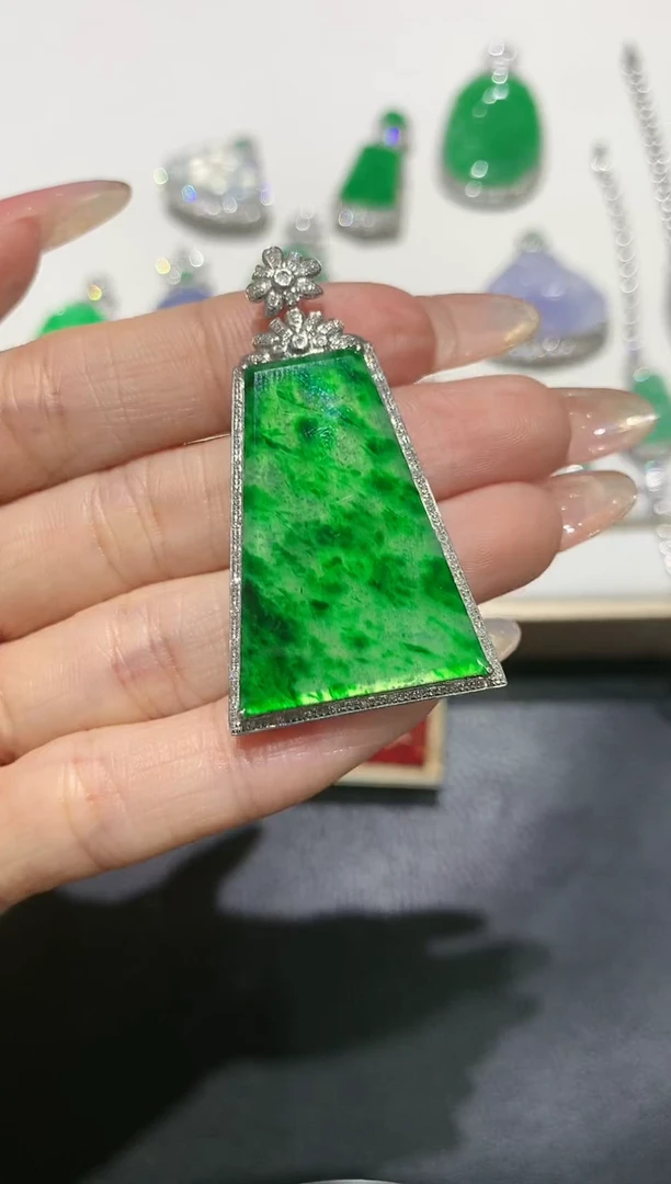 【闪购商品】翡翠吊坠(不含链)18K金镶嵌团购3