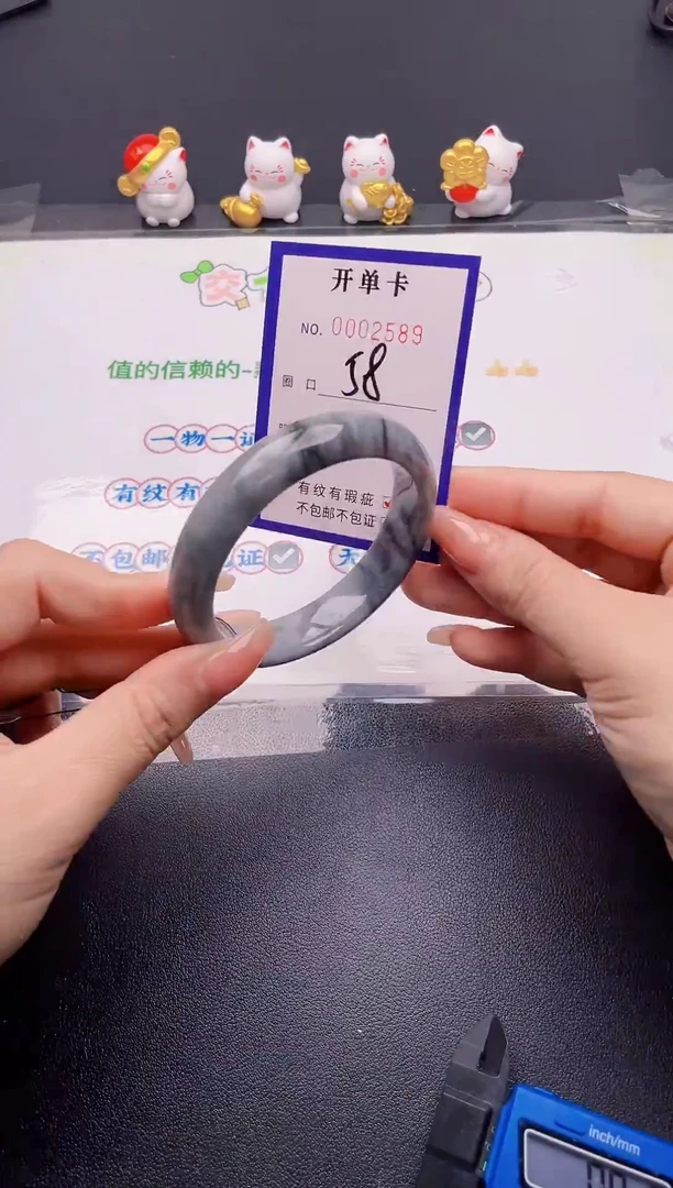 翡翠手镯未镶嵌翡翠手镯未镶嵌