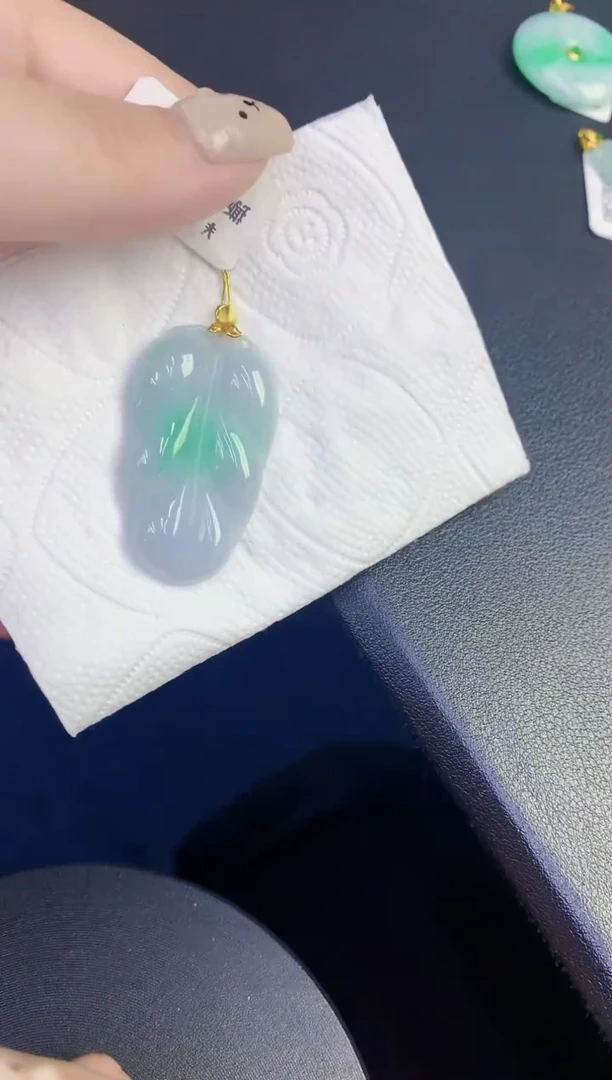 颈饰18K金镶嵌翡翠缅甸天然翡翠A货