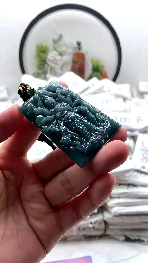 颈饰未镶嵌翡翠千手观音