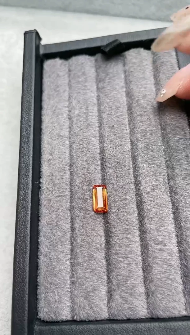 【闪购商品】石榴石（芬达石）裸石未镶嵌汽水色1.71ct