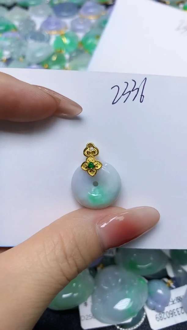 翡翠未镶嵌颈饰 天然缅甸翡翠A货