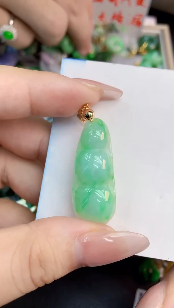 翡翠未镶嵌吊坠(不含链)1