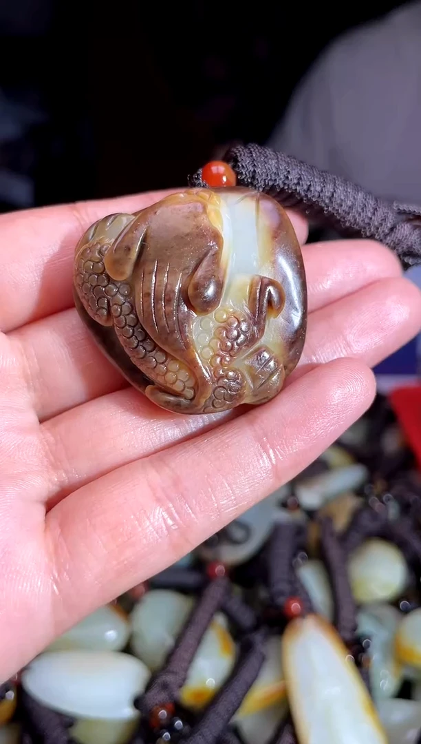 和田玉未镶嵌颈饰1