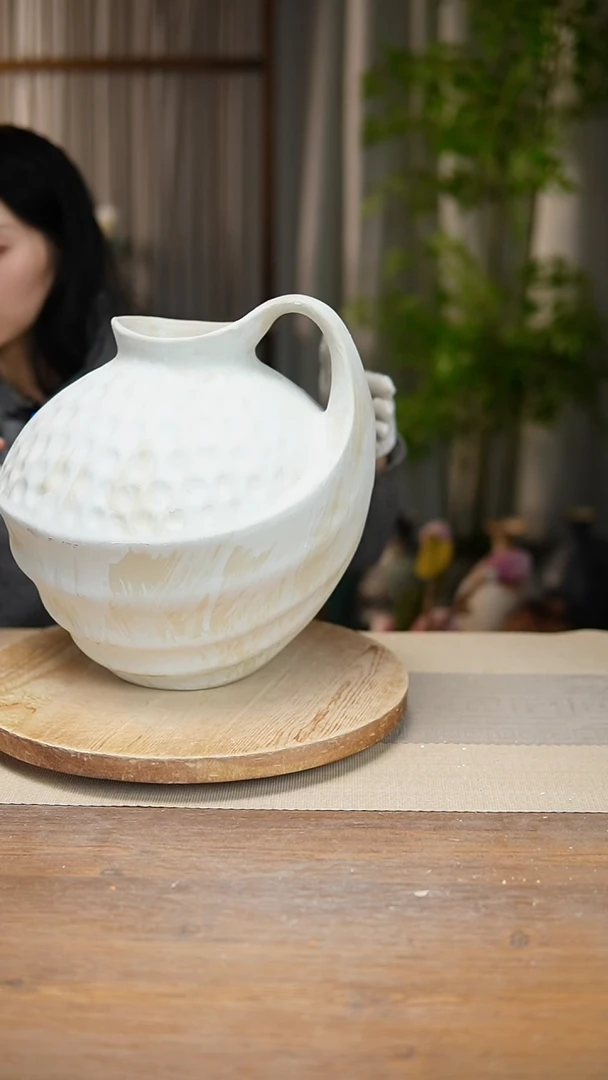 【闪购商品】陶瓷   花器诧寂白胖奶壶瑕疵