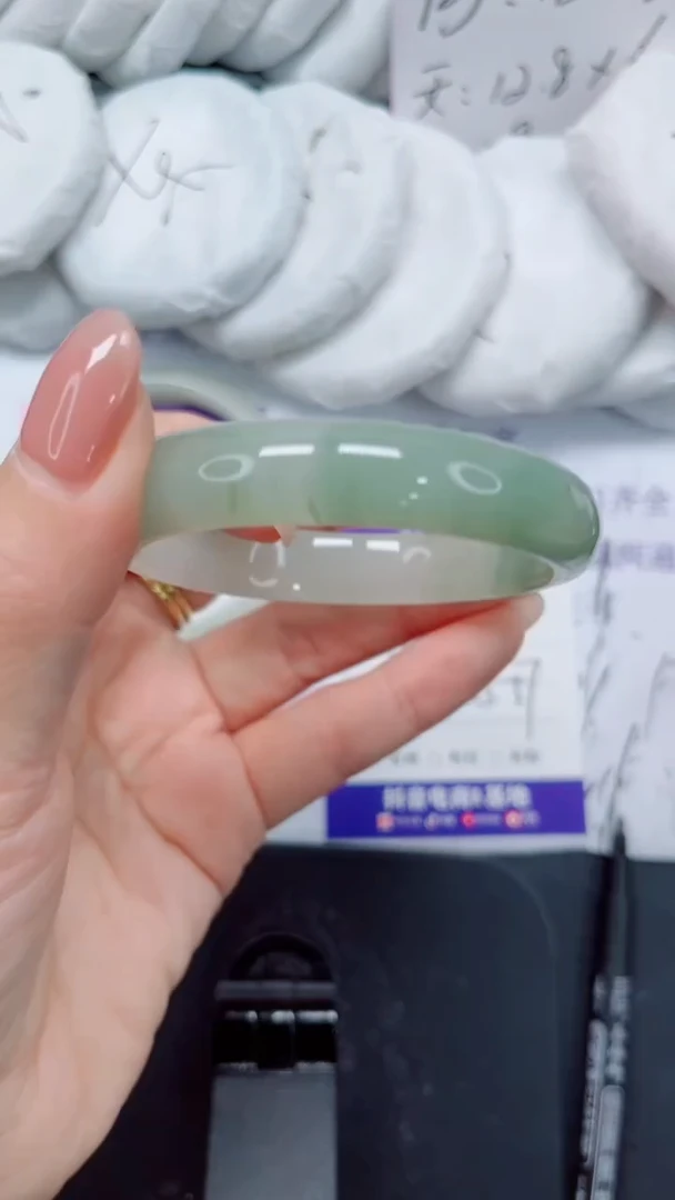 未镶嵌手镯石英质玉252-56
