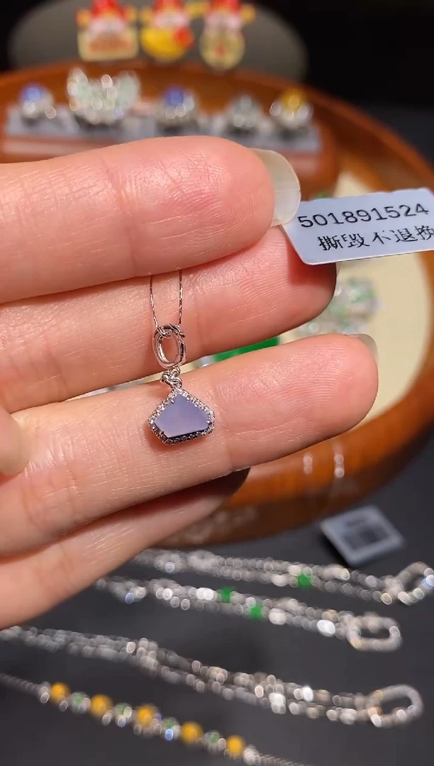 【闪购商品】翡翠吊坠(不含链)18K金镶嵌吊坠