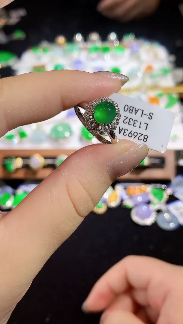 翡翠戒指18K金镶嵌L1332多样性发其一