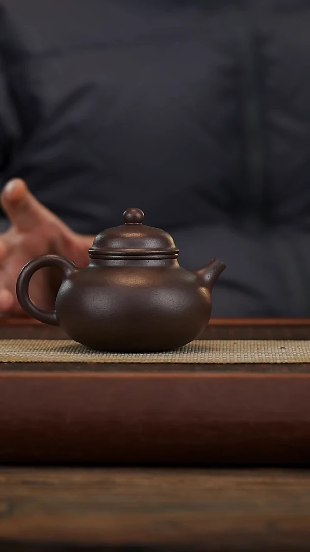 茶壶紫砂周*六微瑕纯石红容天220容量