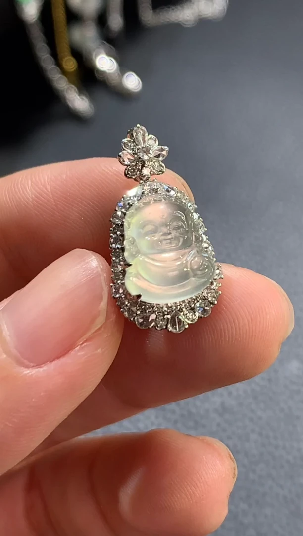 翡翠18K金镶嵌颈饰宝宝佛