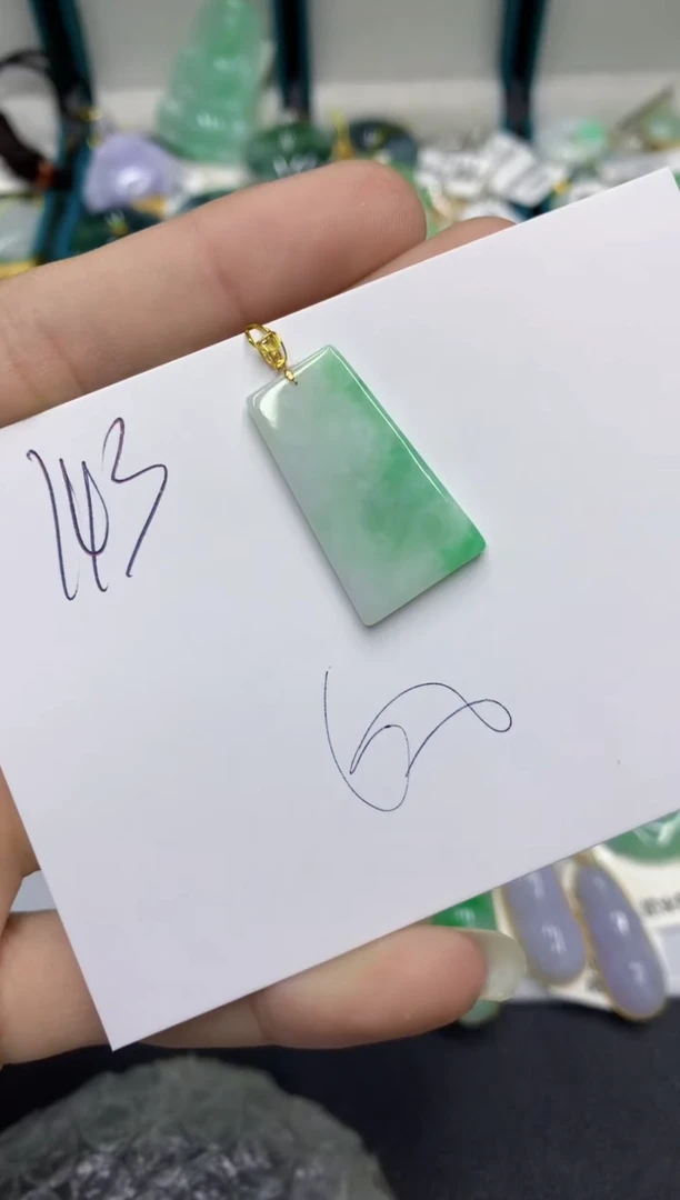 翡翠18K金镶嵌颈饰翡翠