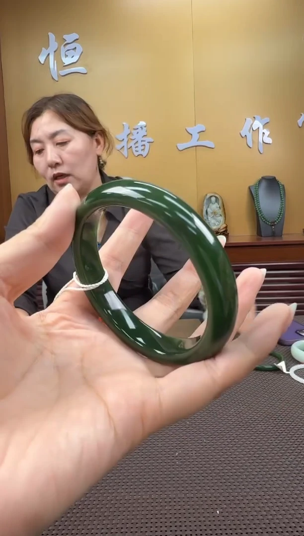 颈饰未镶嵌和田玉手镯63