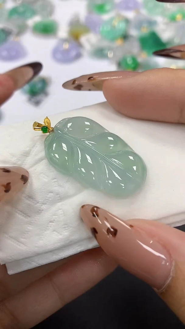 颈饰18K金镶嵌翡翠a货假一赔三支持复检百元上9元证书费自理