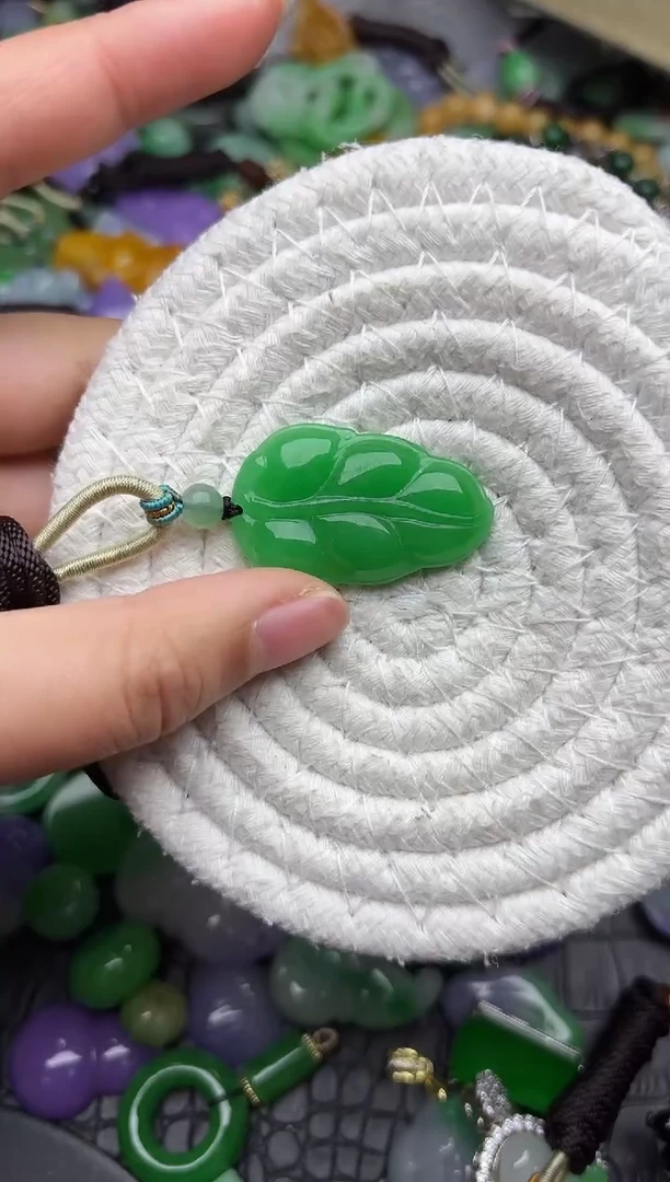 颈饰未镶嵌翡翠缅甸翡翠吊坠