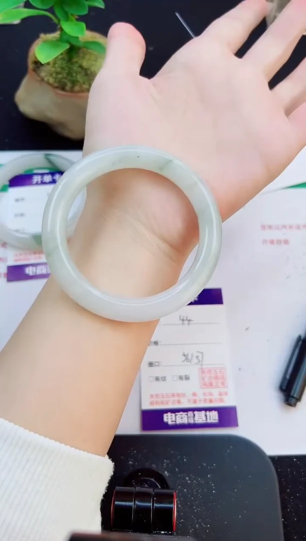 未镶嵌手镯石英质玉44-56/57