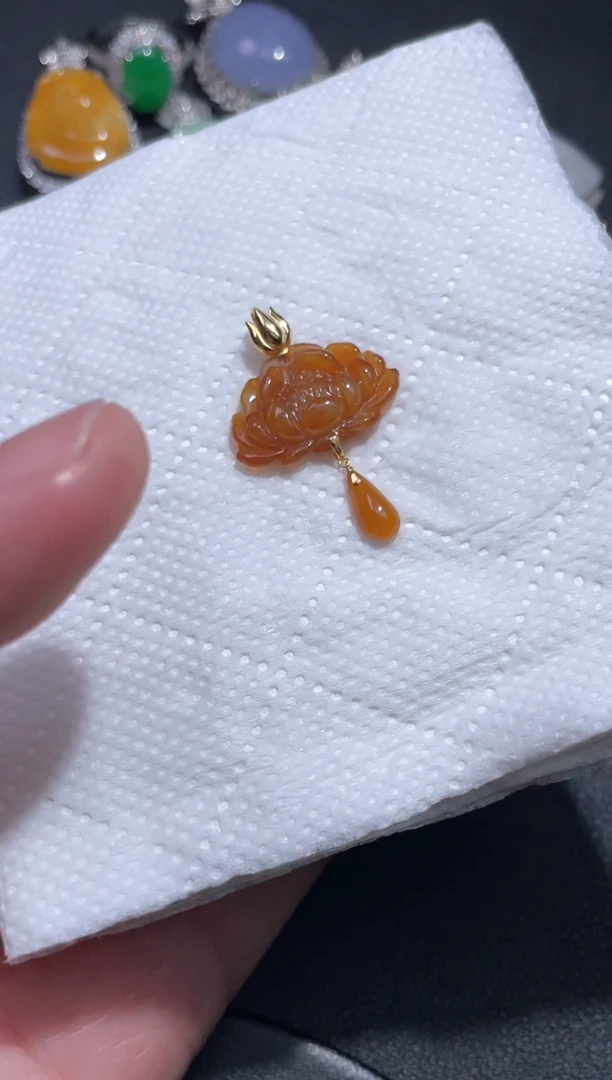 颈饰18K金镶嵌翡翠12.......