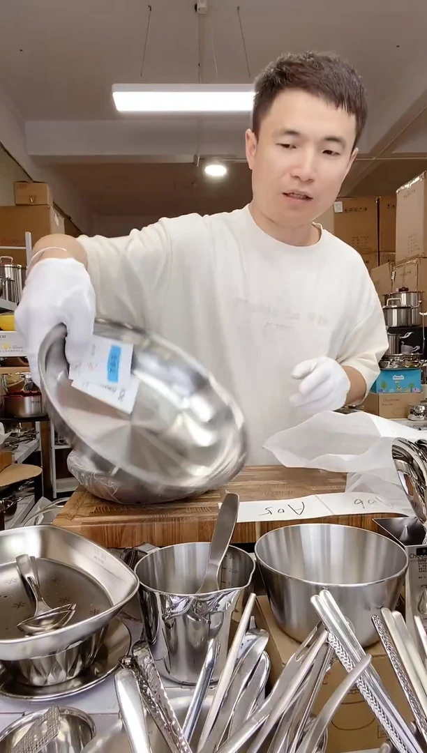 A05 微瑕22cm五层钢盘子
