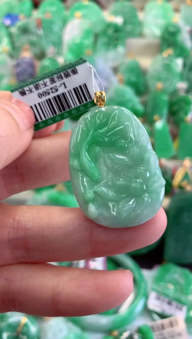 【闪购商品】翡翠吊坠(不含链)18K金镶嵌挂件