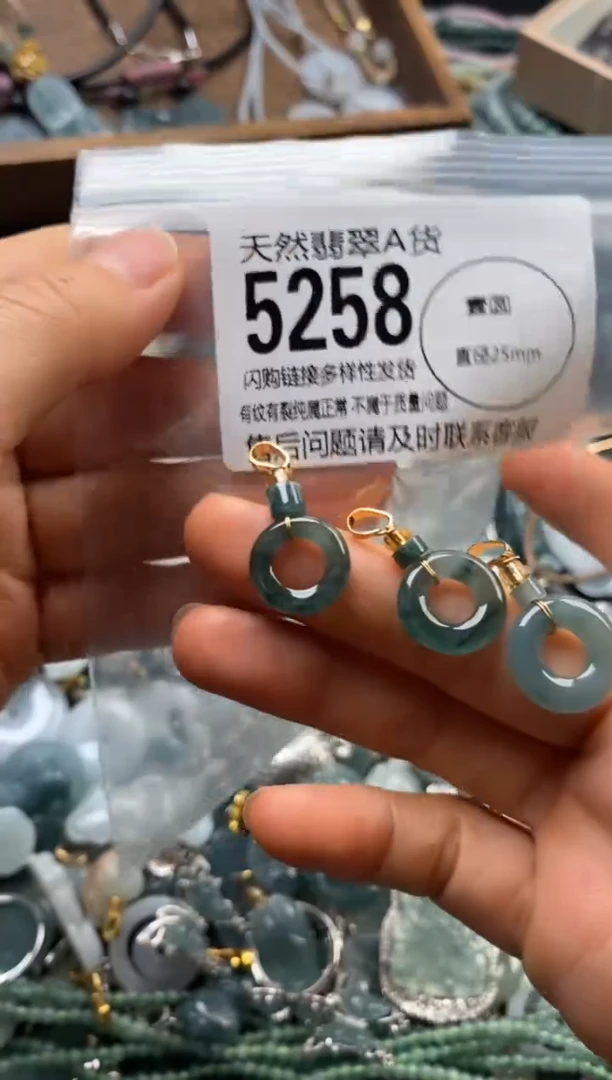 翡翠未镶嵌颈饰多样性发其一5258