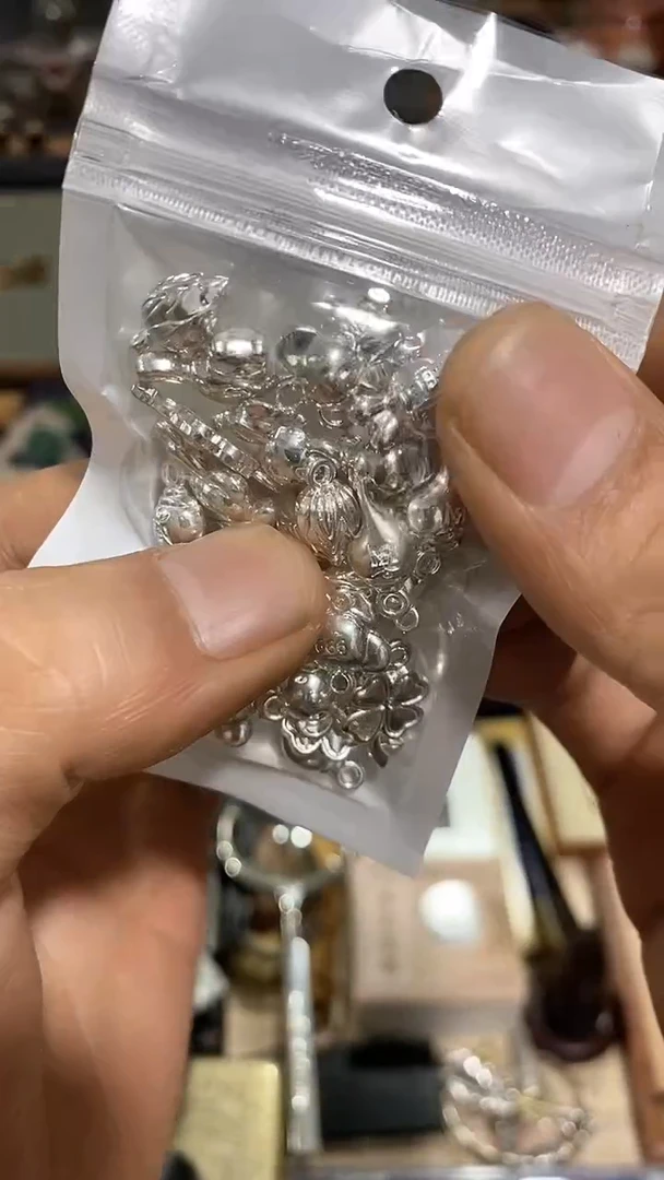 瓷片闪购商品  如图所示