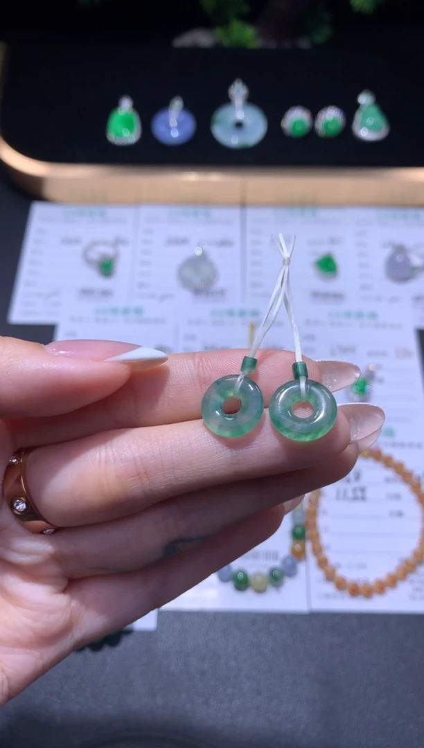 未镶嵌挂件翡翠48小时鉴赏期 退货不扣服务费