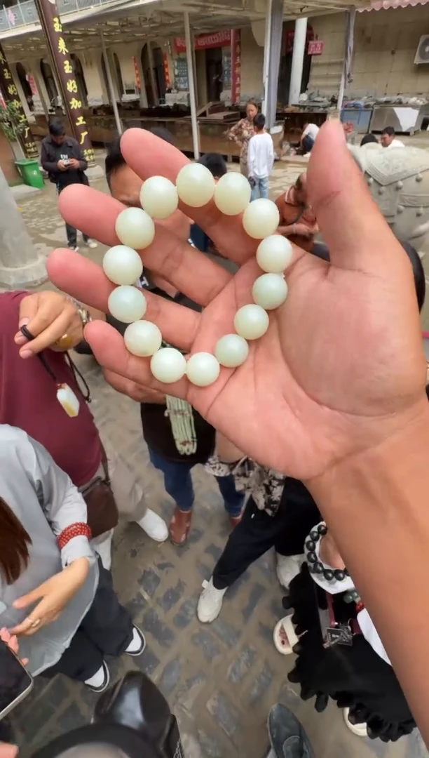 和田玉（糖玉）未镶嵌挂件和田玉