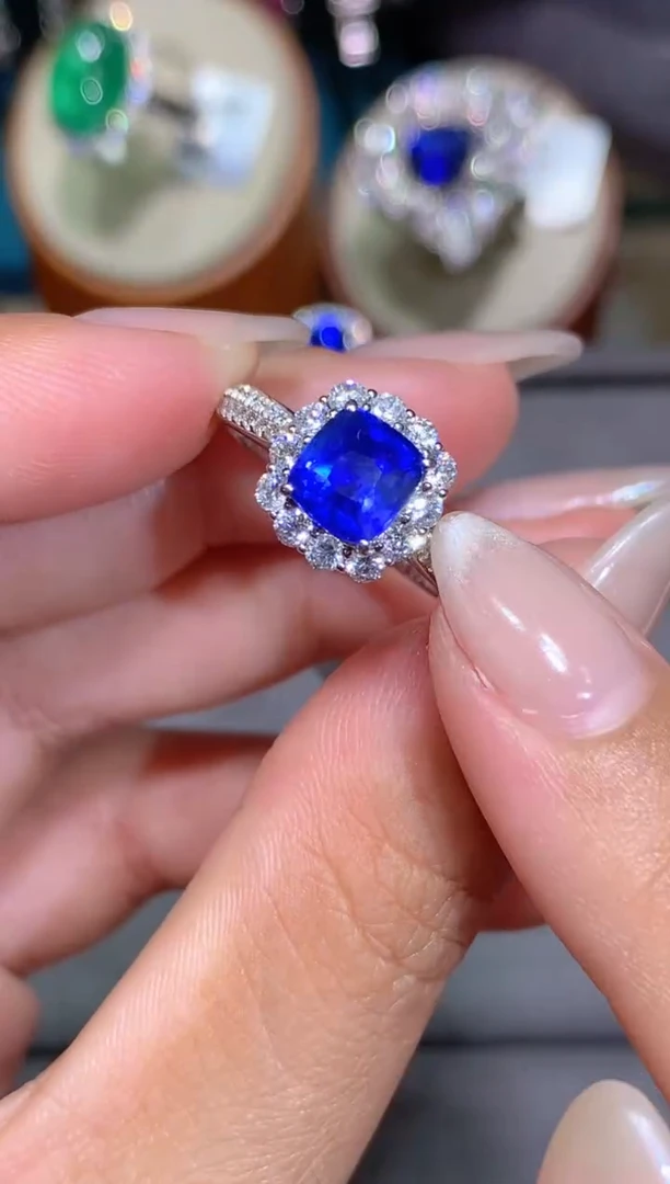 蓝宝石戒指18K金镶嵌1.56CT