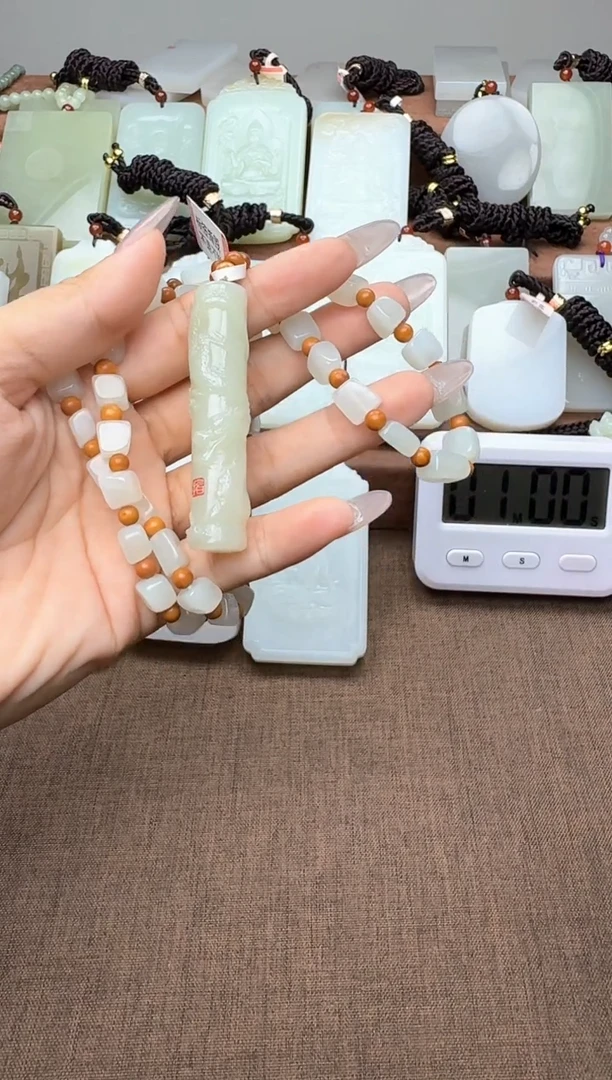 颈饰未镶嵌和田玉1